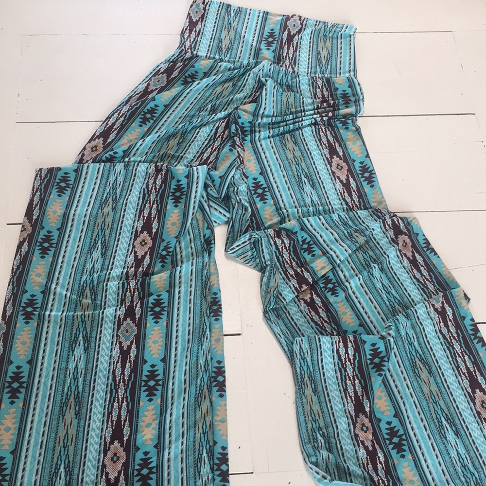 High wasted flowy pants!